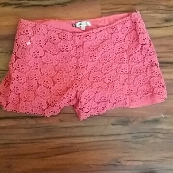 Pink shorts - Picture 2 of 2
