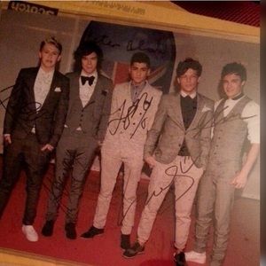 Authentic 8x10 One Direction autograph