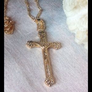 🙏 Beautiful 18K Gold Cross with Zircons.