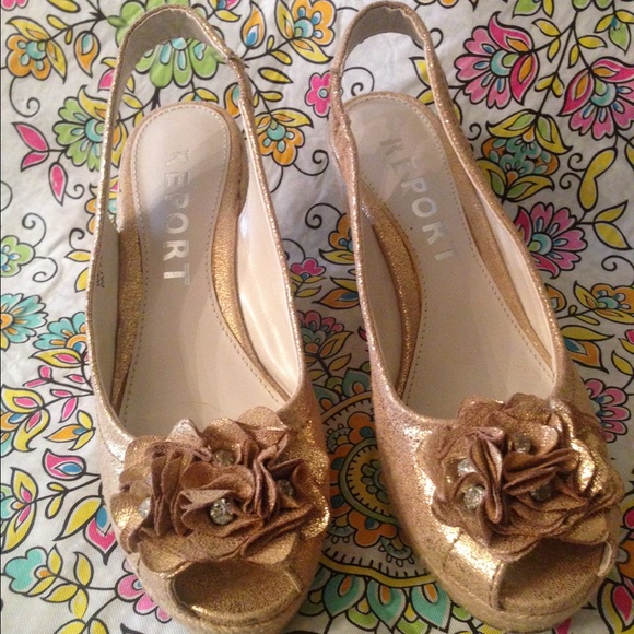Report Gold Wedges 🌺 - Picture 2 of 4