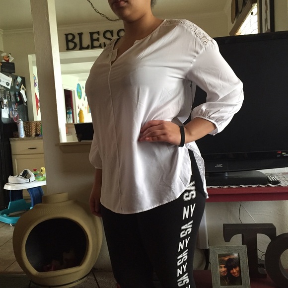 Stylus white blouse. 👚👌🏼🌷