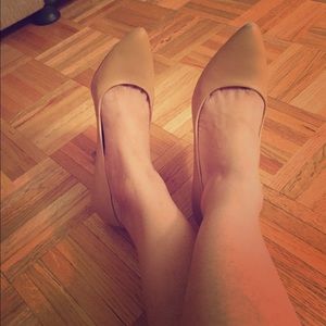 Jessica Simpson nude pumps