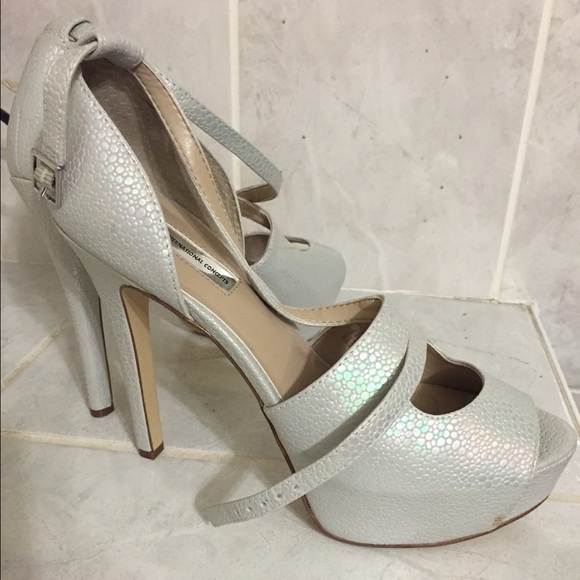 SOLD - 8.5 INC shoes - Picture 2 of 3