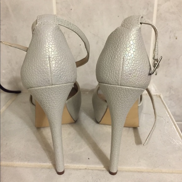 SOLD - 8.5 INC shoes - Picture 3 of 3