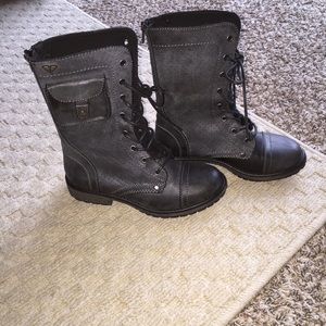 Roxy boots