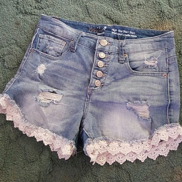 Cute cute denim button shorts