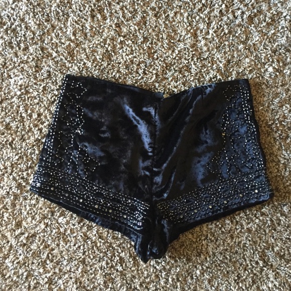 ⭐️SALE⭐️UO Flapper Style Black Velvet Shorts Size2