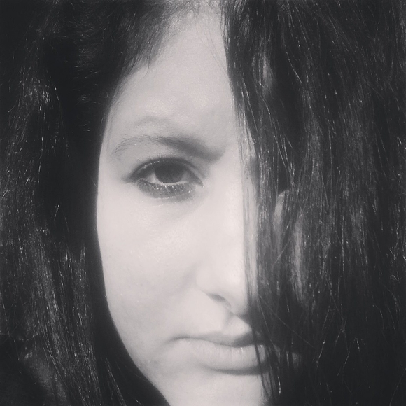 Meet your Posher, Danielle - Picture 1 of 1