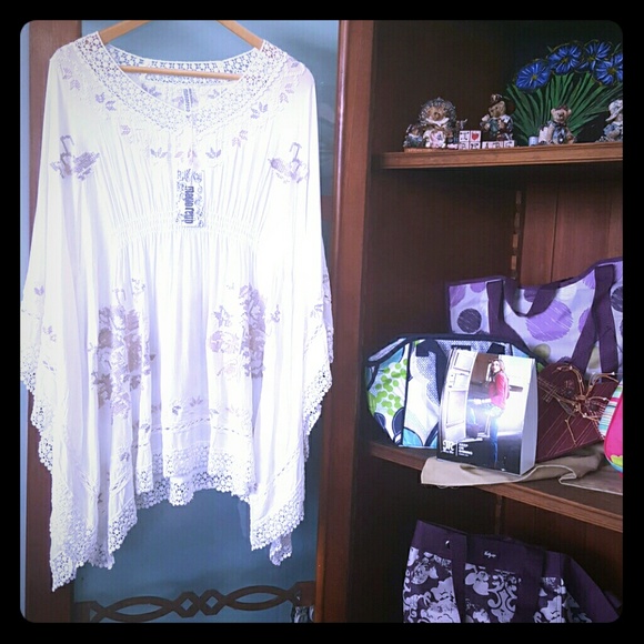 Monoreno Gorgeous TUNIC Top
