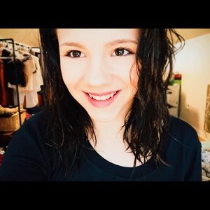 Meet your Posher, Ella