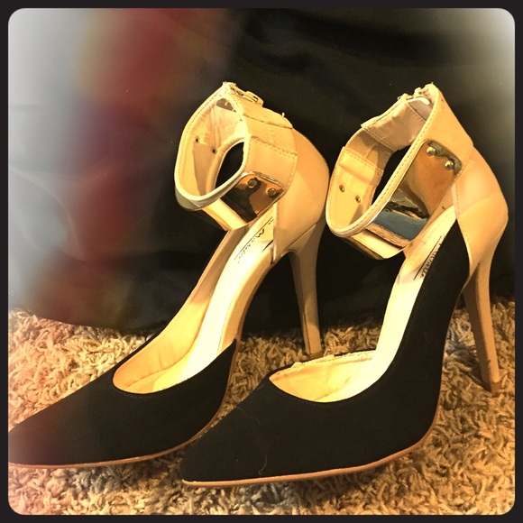 Tan black and gold Anne Michelle heels.