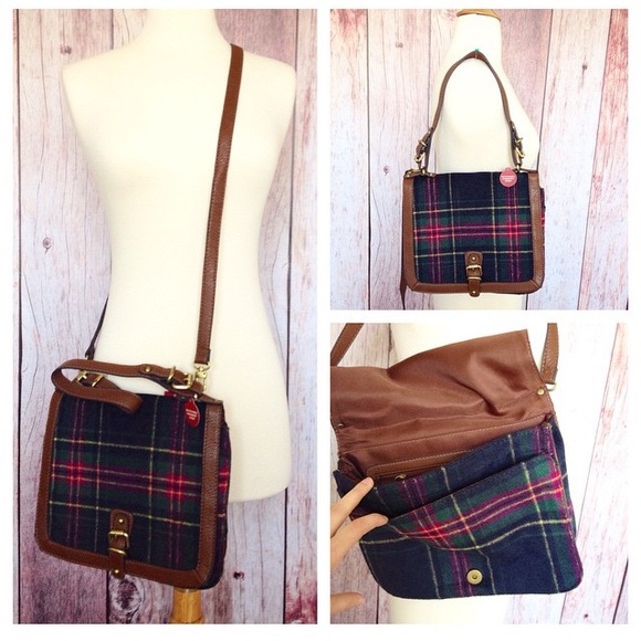Merona Handbags - 🍁🆕 NWT merona / navy & multi plaid crossbody bag