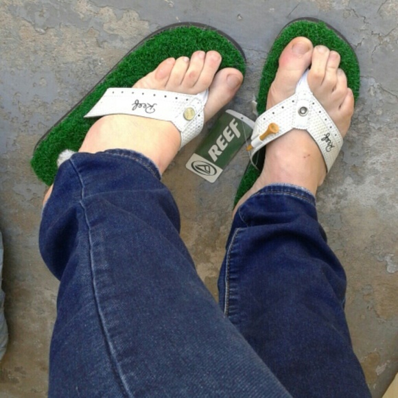 Reef - SALE! Reef Golf Flip Flops from Erica's closet on Poshmark