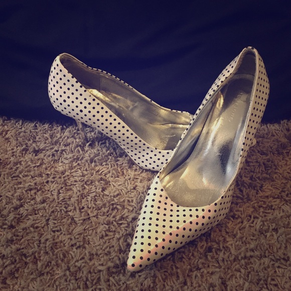 Pointed toe polkadot heels.