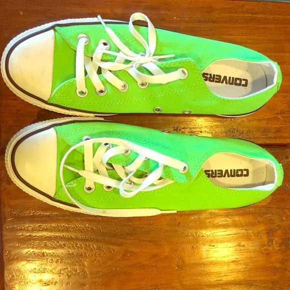 Fluorescent green Converse