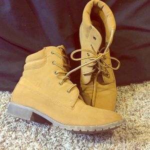 Low cut tan boots...