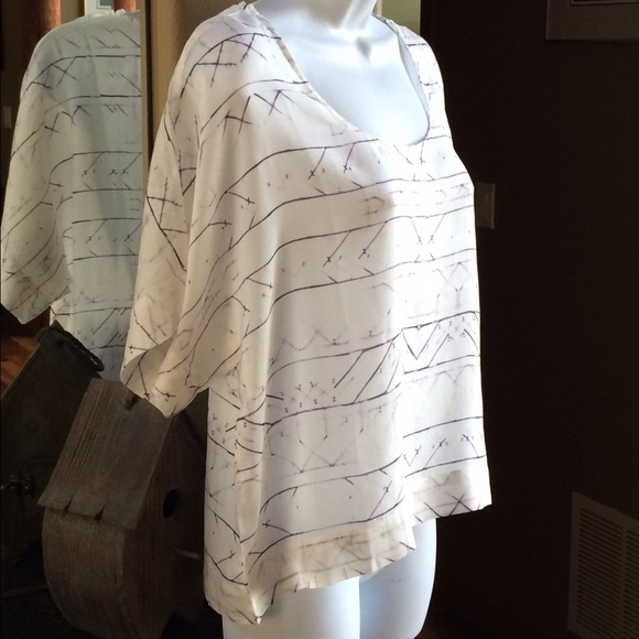 🍃💕Breezy Semi Sheer Scoop Neck Blouse