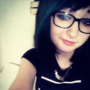 Meet your Posher, Chloe