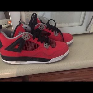 Jordan sneakers size 6. Worn a few times.