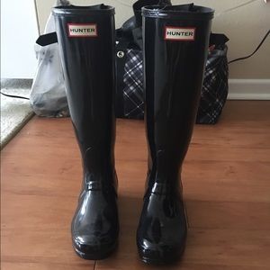 Hunter rainboots, black size 6.
