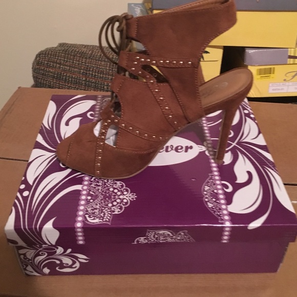 Heels - Picture 1 of 1