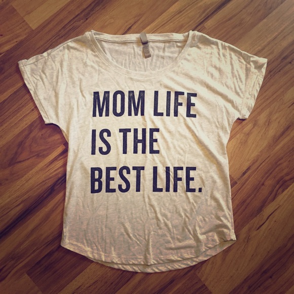 Graphic "Mom Life" Tee