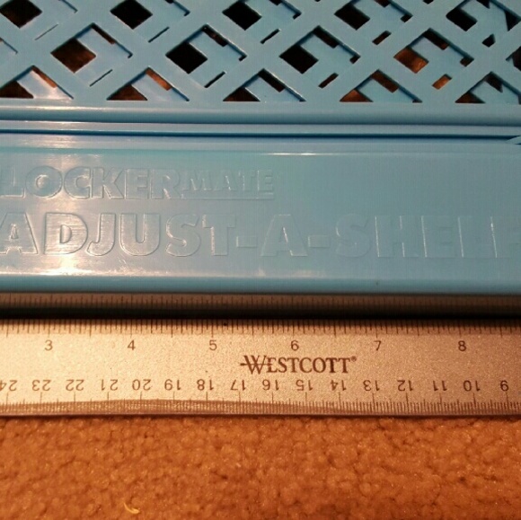 Locker shelf