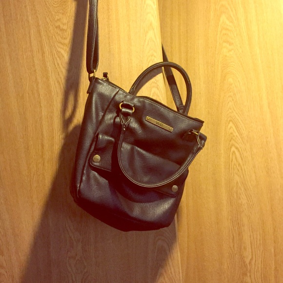 Vans purse *offers welcome*