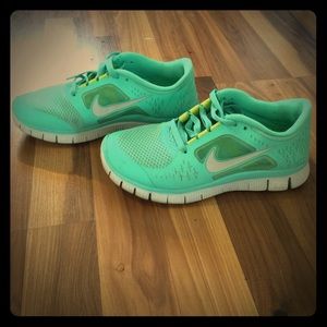 Teal Nike free run tennis shoes