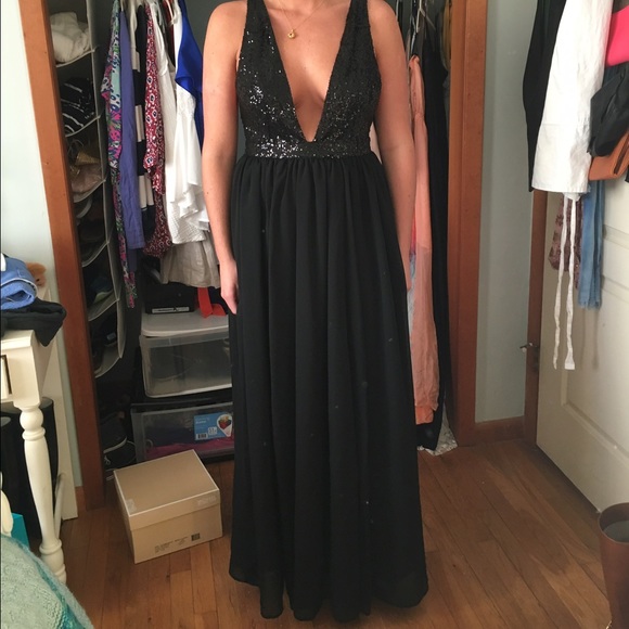Elegant and formal black dress