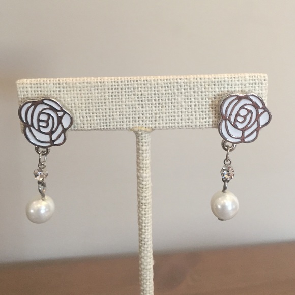 White flower, crystal and pearl drop earrings