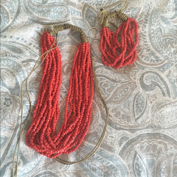 Coral beaded necklace and bracelet set