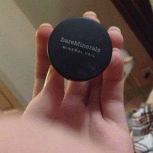 Bare minerals veil