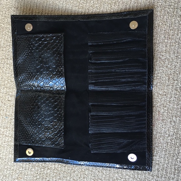 Makeup brush holder - Picture 1 of 3