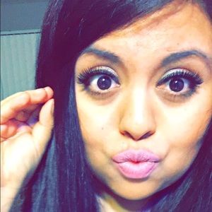 Meet your Posher, Claudia