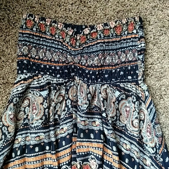 Fun little summer dress or beginning of fall - Picture 2 of 4