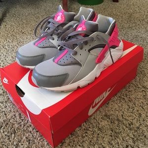 Nike Women Huraches!!