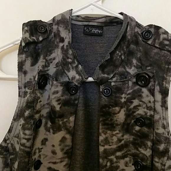 Daytrip vest - Picture 2 of 3