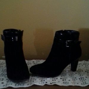 Size 8 black zip up bootie/ankle boots by George