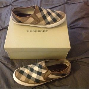 ⚡️⭐️ sale ⭐️ ⚡️ authentic Burberry slip on shoes