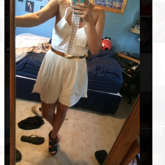 Beautiful short white romper/dress - Picture 2 of 4