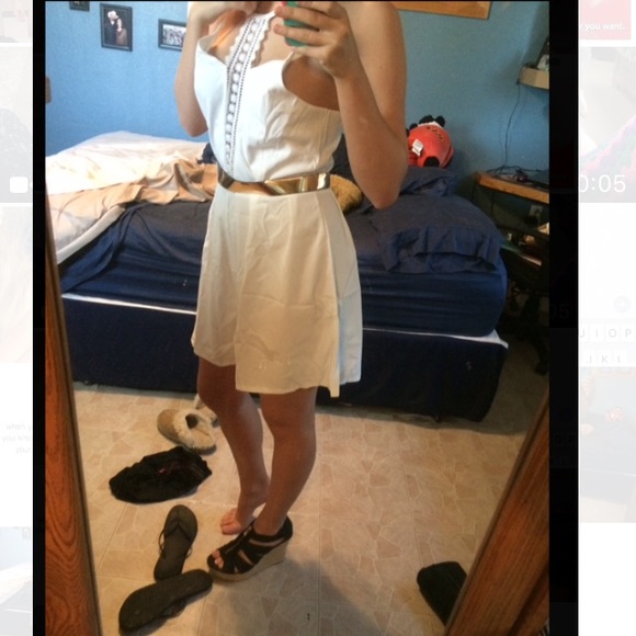 Beautiful short white romper/dress - Picture 3 of 4