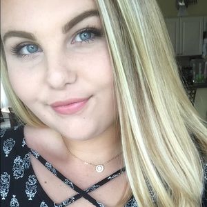 Meet your Posher, Alexis