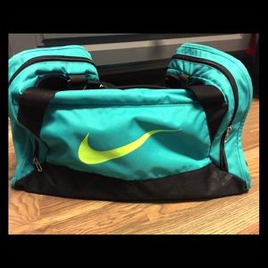 Nike large gym bag