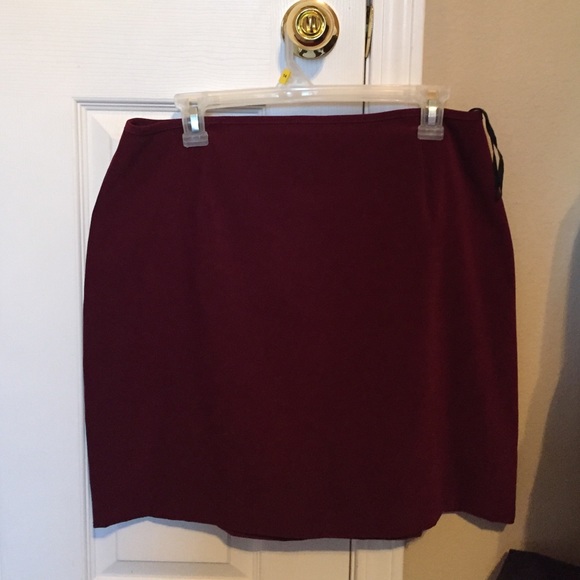 🚫🚫SOLD🚫🚫 Skirt set - Picture 2 of 2