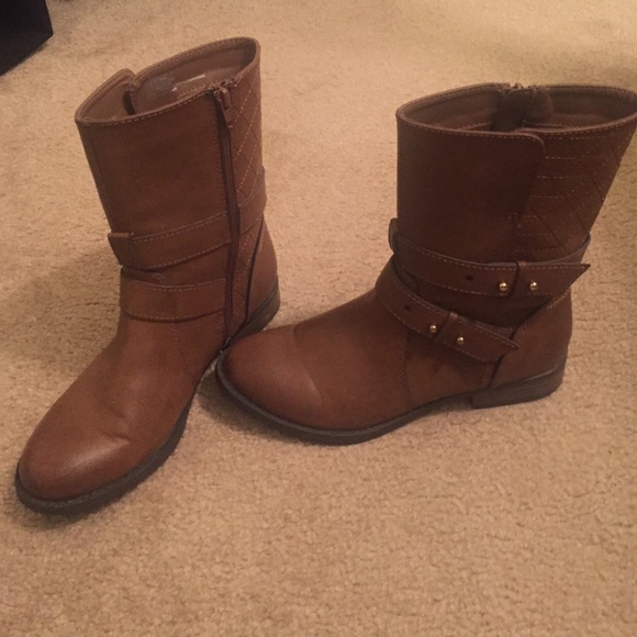 Brown low boots