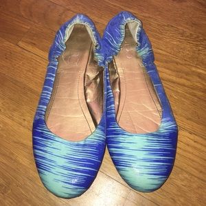 Blue stripped flats