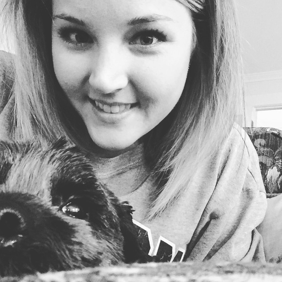 Meet your Posher, Madison - Picture 3 of 3