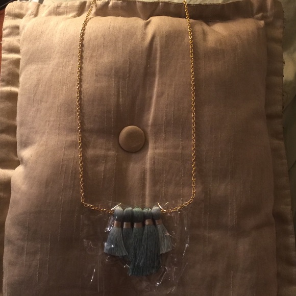 FIVE TASSEL NECKLACE - Picture 1 of 3