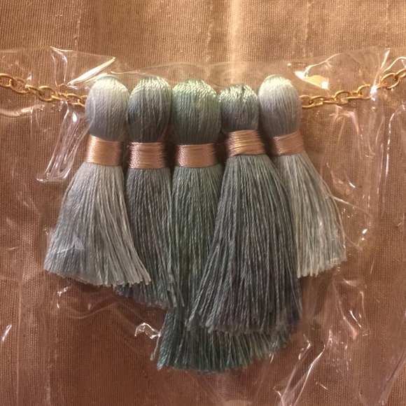 FIVE TASSEL NECKLACE - Picture 3 of 3